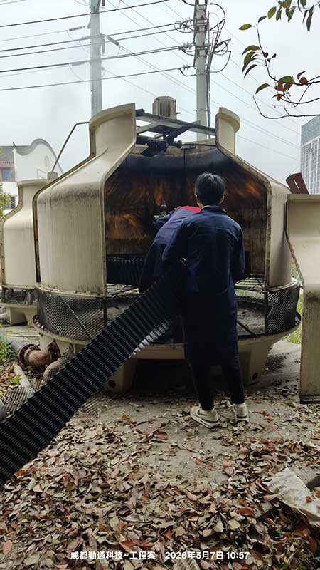 四川隆昌冷却塔维修现场