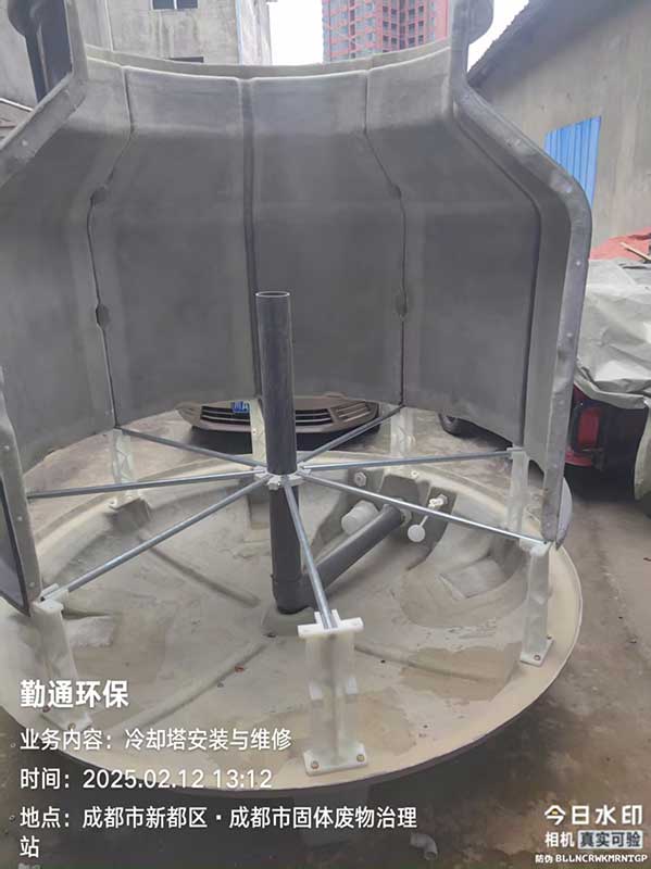 关于贵阳地区60吨玻璃钢冷却塔整塔发货的注意事项及建议，以下是关键信息总结：  1. 整塔发货的核心要求 运输可行性：需确认冷却塔的直径、高度及重量是否适合整体运输（通常直径≤4.5米、高度≤5米的塔体可整装发货，超限需分体运输）。
